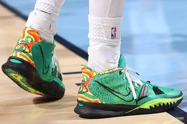 开云app官网下载-约翰逊穿着Kyrie7，砍下32分15篮板8助攻1抢断