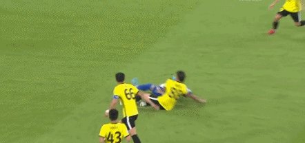 亚冠吃到红牌被开除？广州队重罚球员关浩津