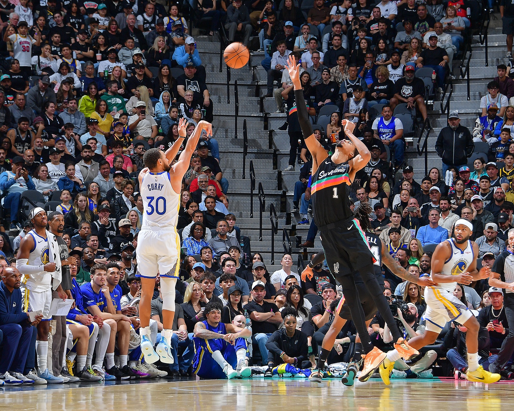 开云app官网下载-巴特勒报销勇士梦碎！美媒建议库里联手文班 福克斯&amp;索汉等成筹码