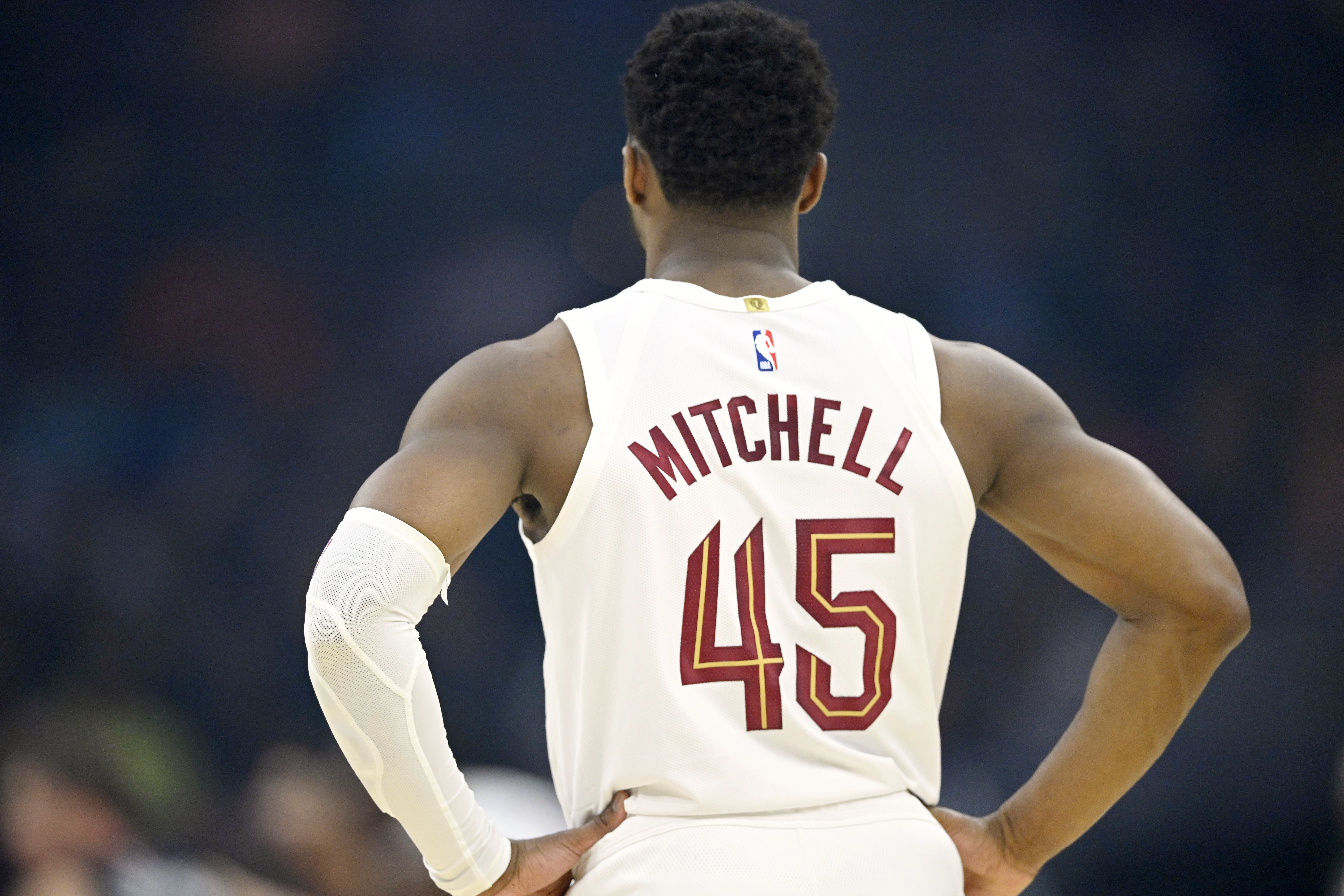 开云官方网-保底能力很强！米切尔生涯9个赛季全部带队打进季后赛